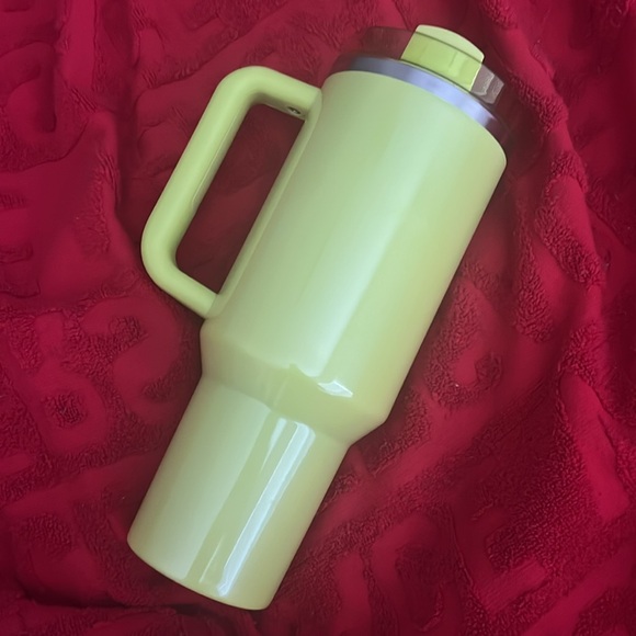 The STANLEY Starbucks 2024 Summer Exclusive Lime Green Shimmer 40oz Tumbler! - Picture 4 of 9